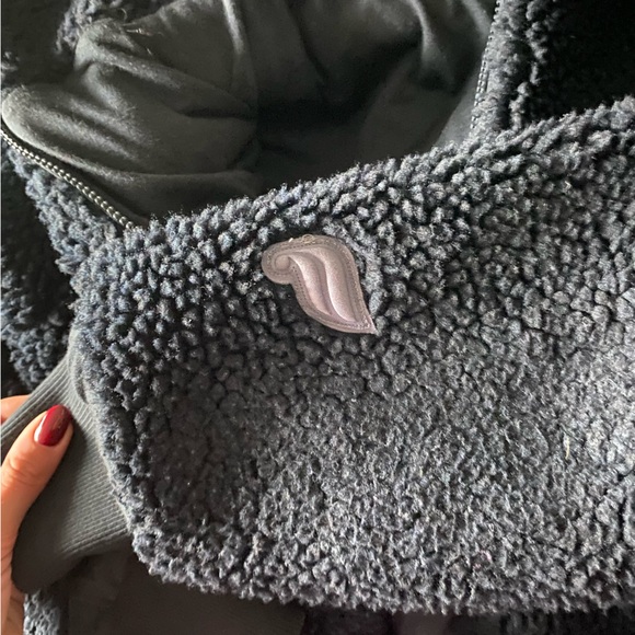 Fabletics Crop Sherpa Teddy Jacket - Picture 3 of 5